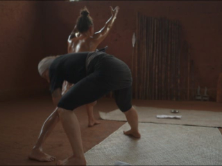 Die Faszien Therapie Kalari Marma Chikitsa ist keine Wellness. Hier ist Mitarbeit gefragt.